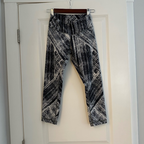 Lululemon Crop Leggings - 4 - Picture 1 of 2